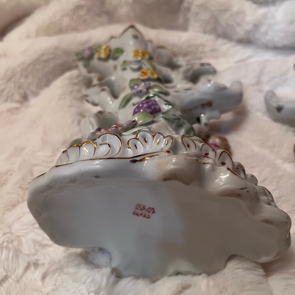 Vintage UCAGCO Porcelain Cherub Vases - Picture 3 of 11